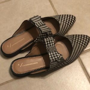 Anthropologie black and white flat mules size 10